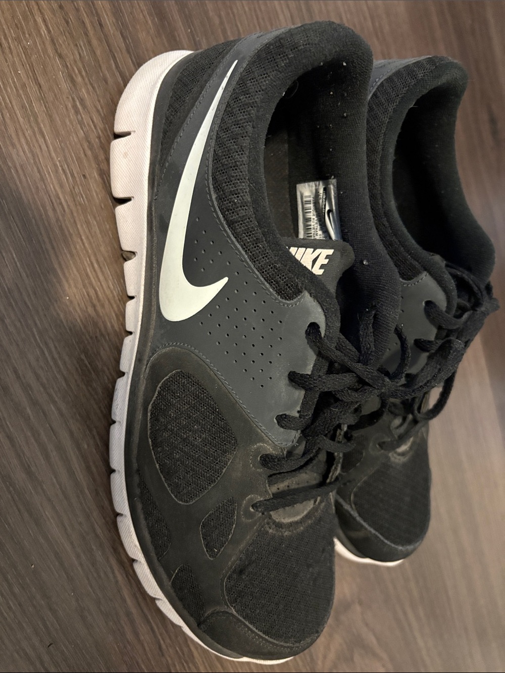 Nike Women’s Black and White Athletic Sneakers